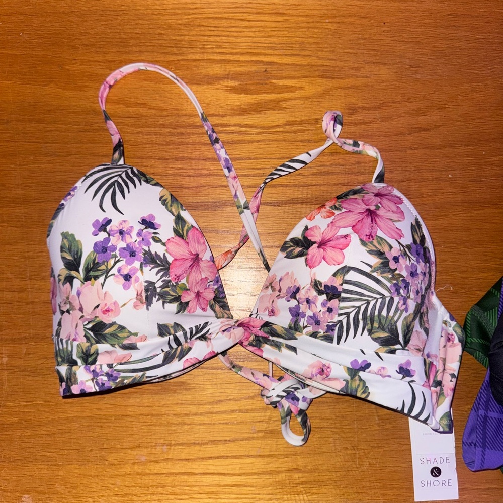 NWT bikini top